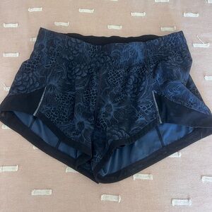 Lululemon Athletica Dark Blue/Black Pattern Hotty Hot 2.5” Shorts